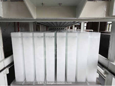 เครื่องทำบล็อกน้ำแข็งทำความเย็นโดยตรงขนาด10 ตัน สำหรับลูกค้าเหมาหมิ่ง ในปี2021