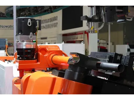 เครื่องดัดท่อ CNC หลายแกน