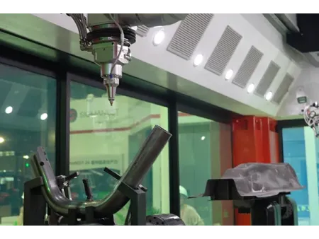 เครื่องตัดเลเซอร์ 3 มิติ 16 แกนสองสถานี